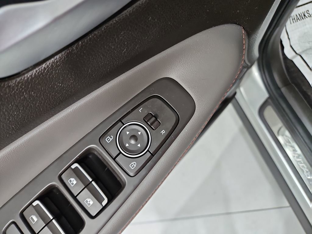 Used 2019 Hyundai Santa Fe AWD image 12