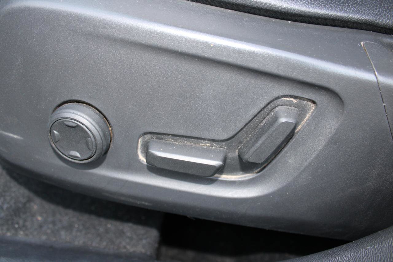 Used 2019 Volvo XC40 T5 Momentum image 14