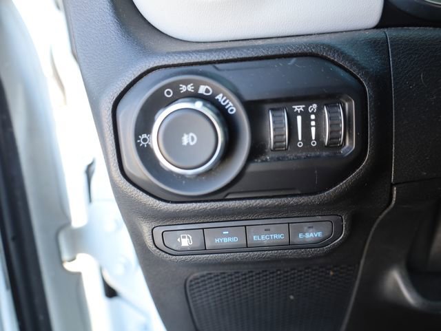 Used 2021 Jeep Wrangler Unlimited Sahara AWD/4WD image 36