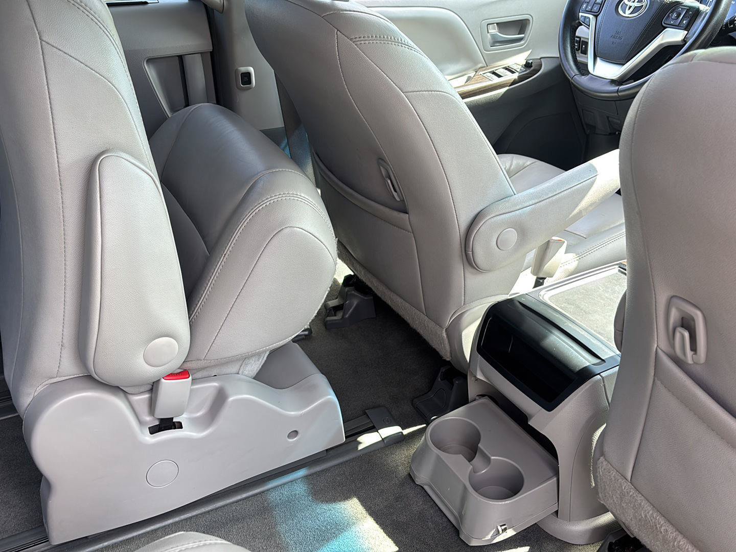 Used 2015 Toyota Sienna XLE AWD/4WD image 22