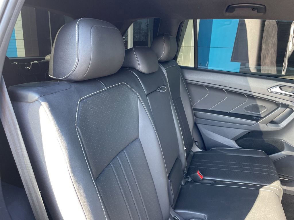 Used 2022 Volkswagen Tiguan SE R-Line image 32