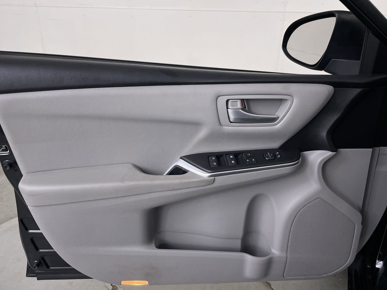 Used 2017 Toyota Camry LE image 10