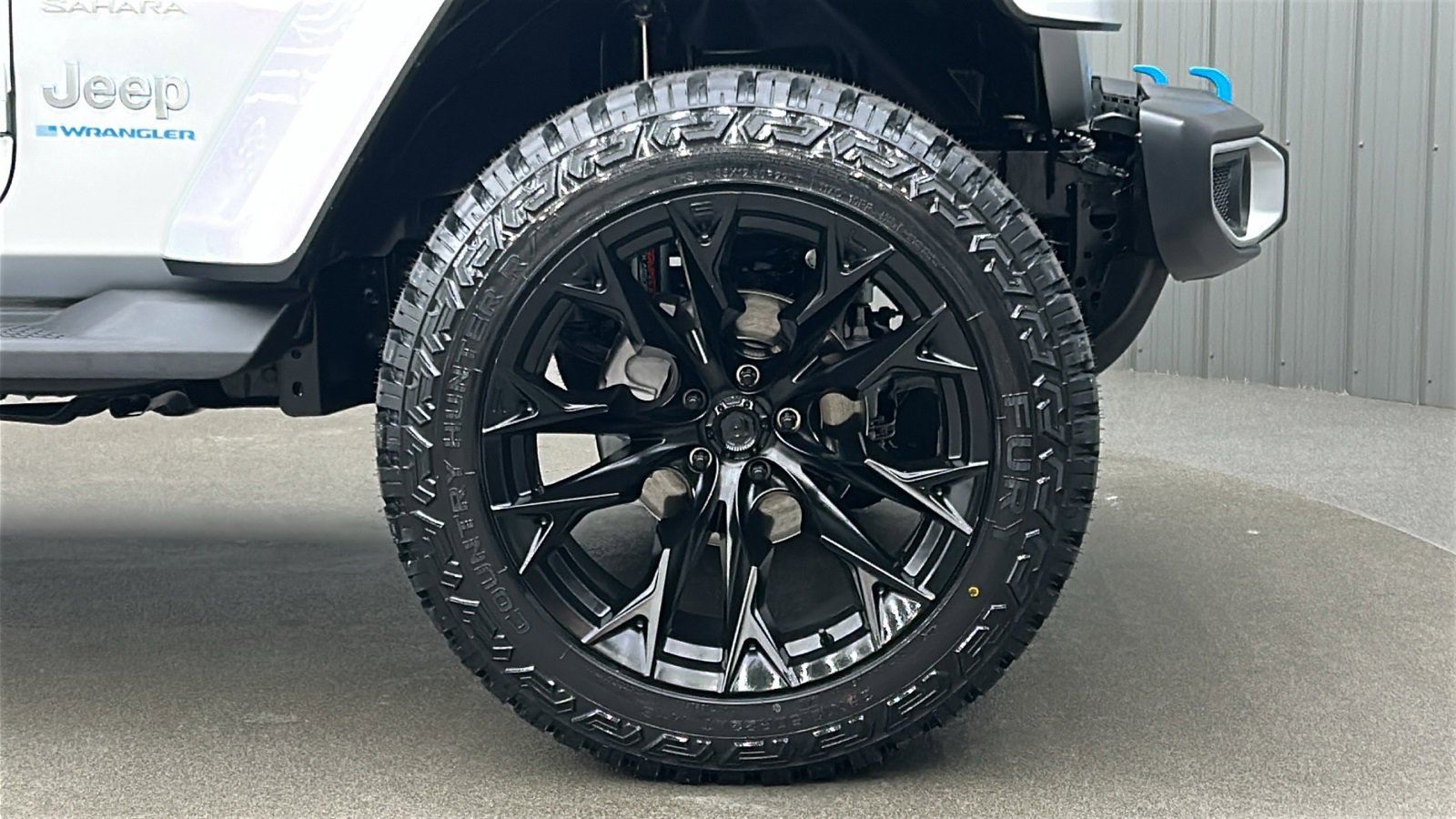 Used 2023 Jeep Wrangler Unlimited Sahara w/ Cold Weather Group image 9