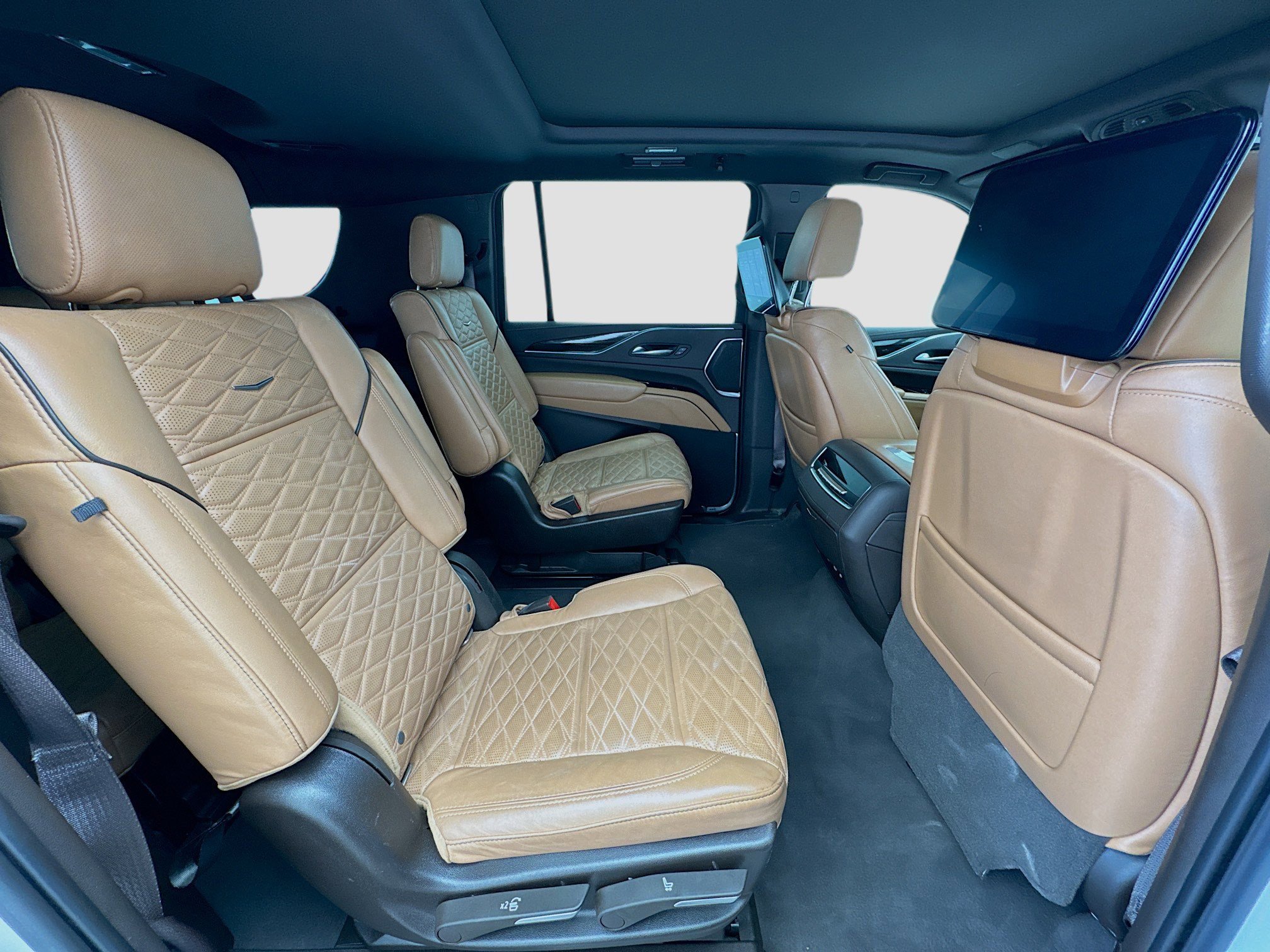Used 2021 Cadillac Escalade ESV Sport w/ Driver Assist Tech Package AWD/4WD image 19