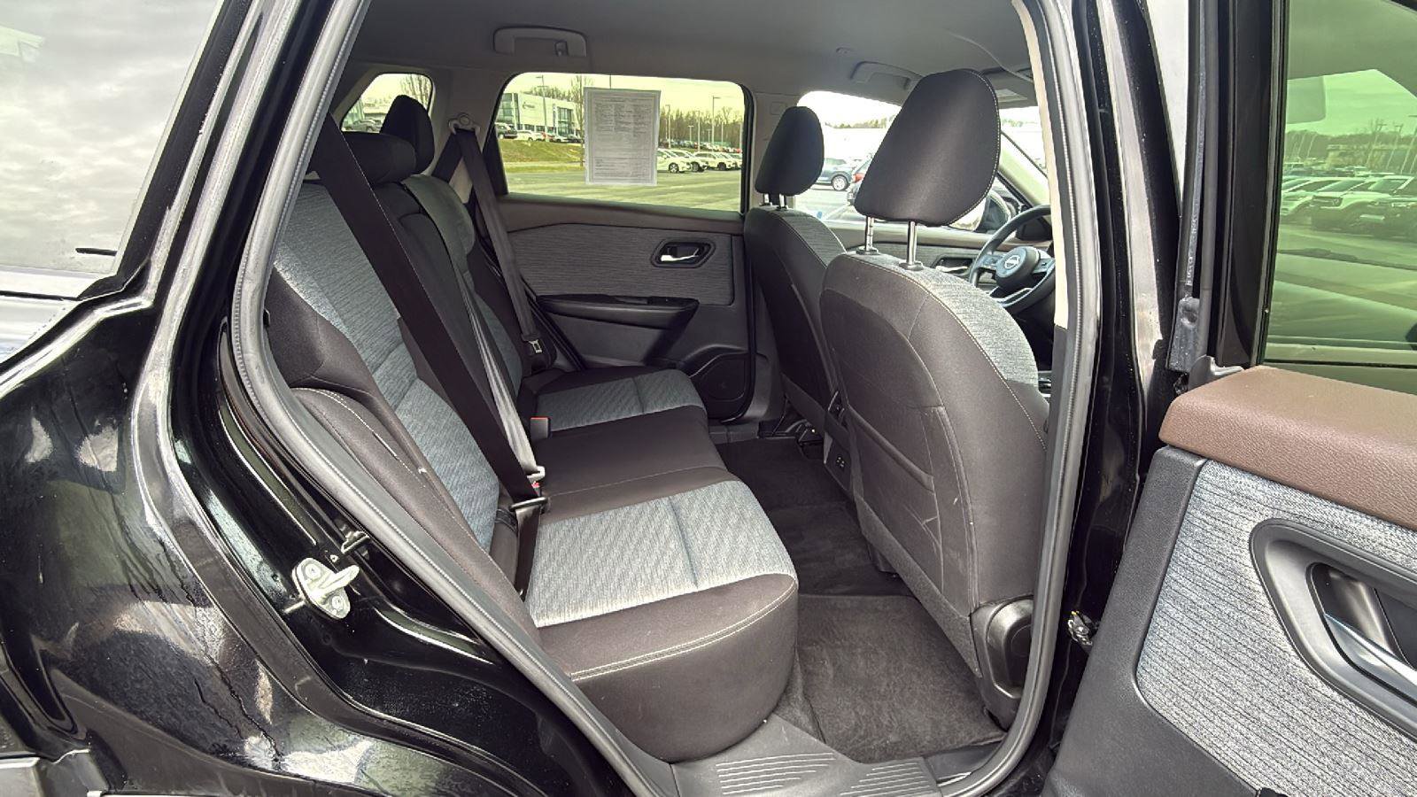 Used 2023 Nissan Rogue SV image 19