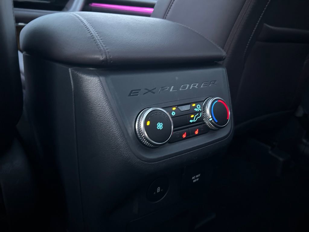 Used 2025 Ford Explorer Platinum w/ LUX Leather Package AWD/4WD image 36