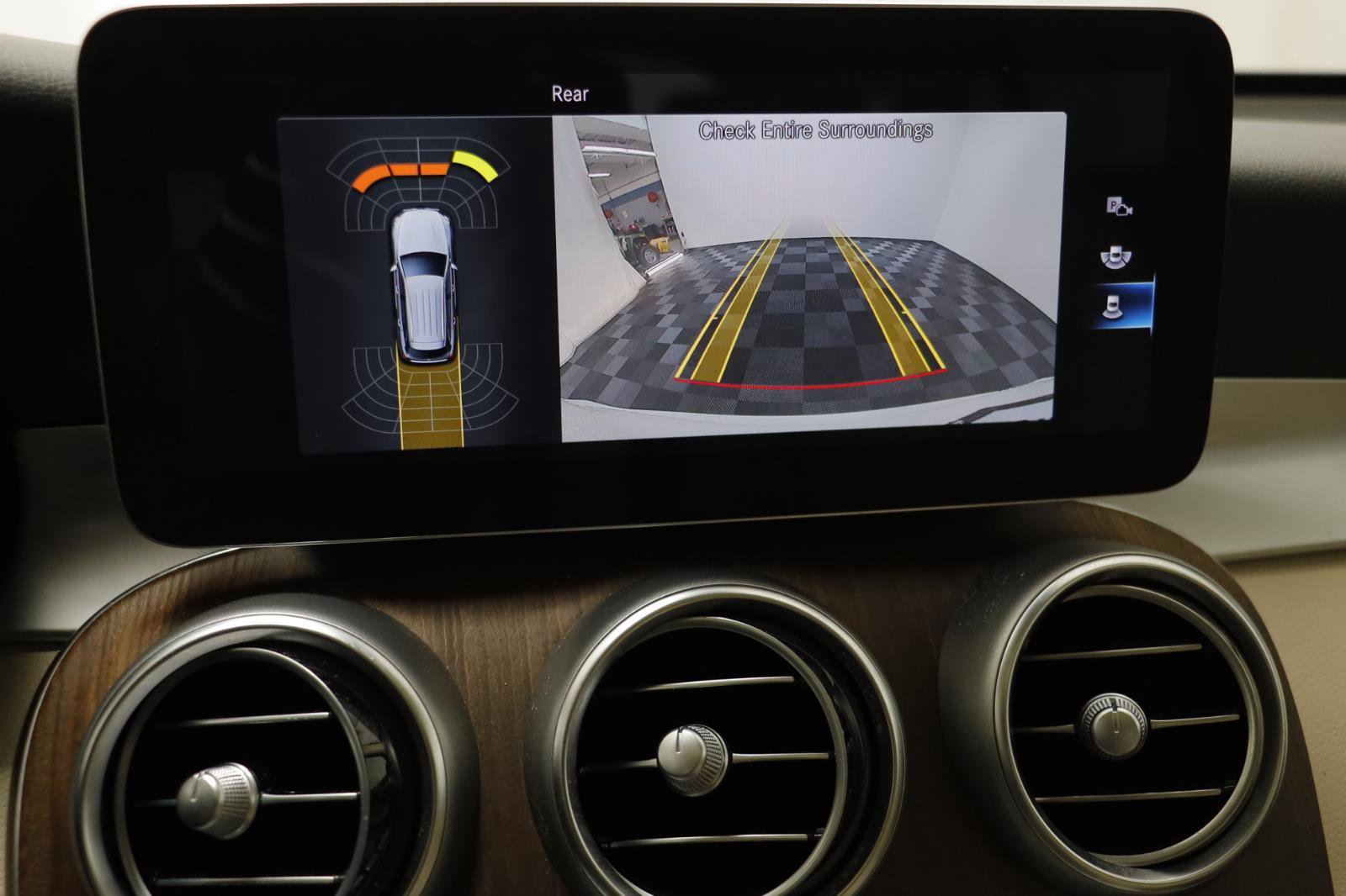 Used 2021 Mercedes-Benz GLC 300 4MATIC image 11