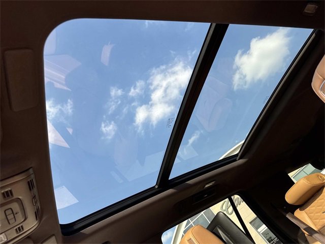 Used 2024 Cadillac Escalade Sport w/ LPO, ONYX Package image 23