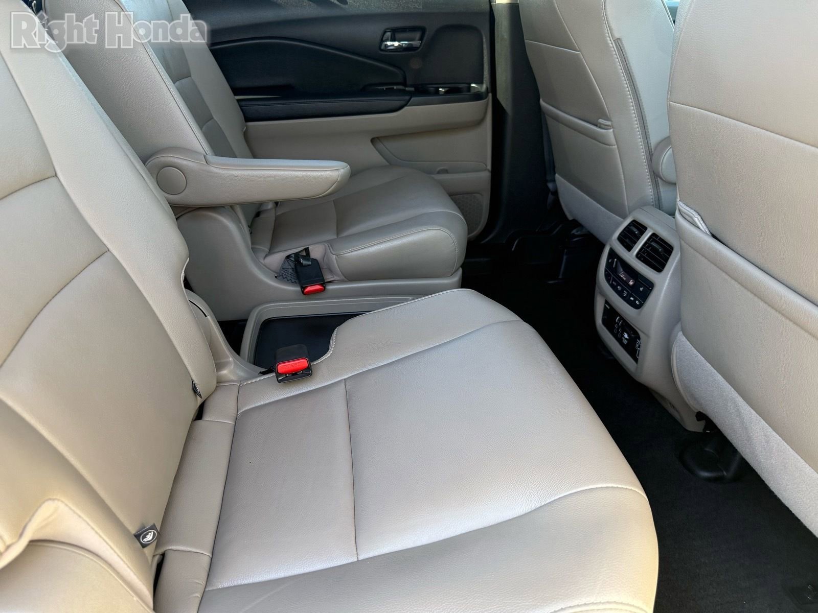 Used 2019 Honda Pilot Touring image 30