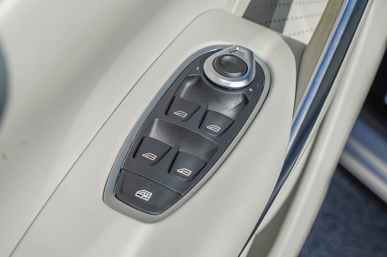 Used 2022 Aston Martin DBX image 34