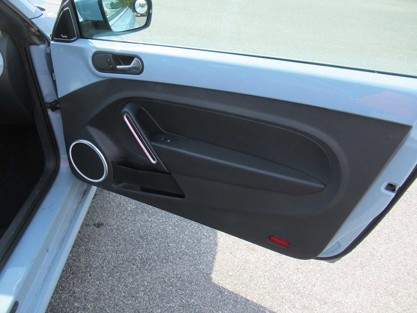 Used 2013 Volkswagen Beetle TDI image 15