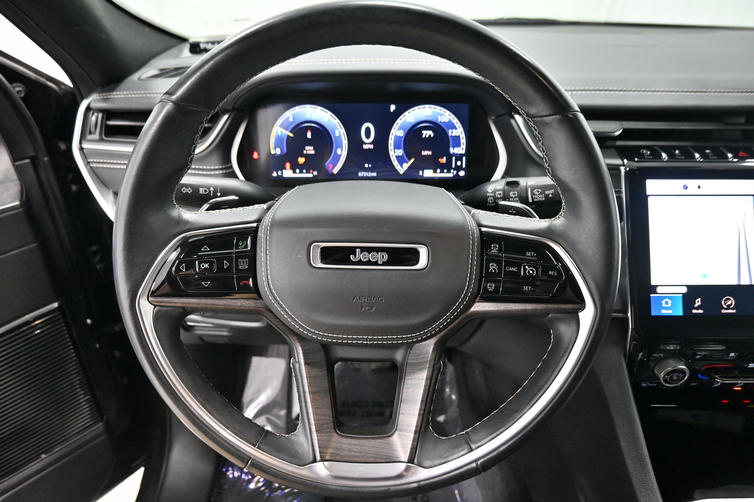 Used 2021 Jeep Grand Cherokee L Overland w/ Luxury Tech Group IV AWD/4WD image 7