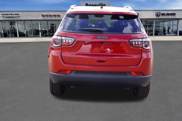 New 2025 Jeep Compass Latitude w/ Sun & Sound Group image 4