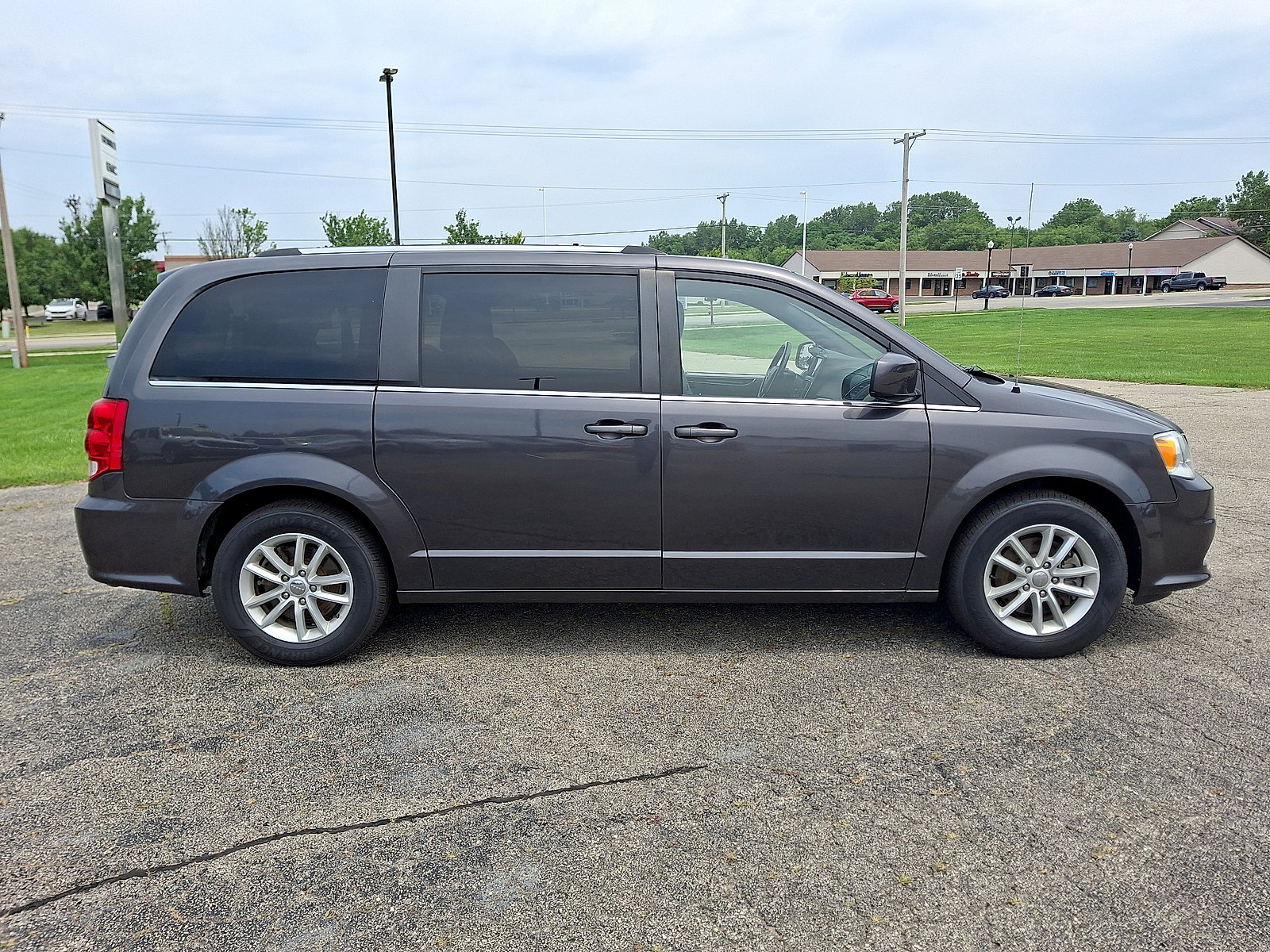 Used 2020 Dodge Grand Caravan SXT FWD image 17