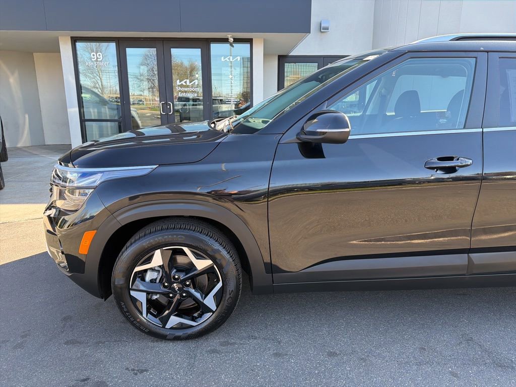 Used 2025 Kia Seltos EX w/ EX Sunroof Package image 10