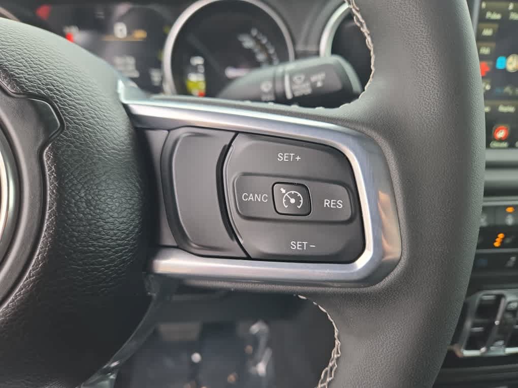 Used 2023 Jeep Wrangler Unlimited Sahara w/ Cold Weather Group AWD/4WD image 14