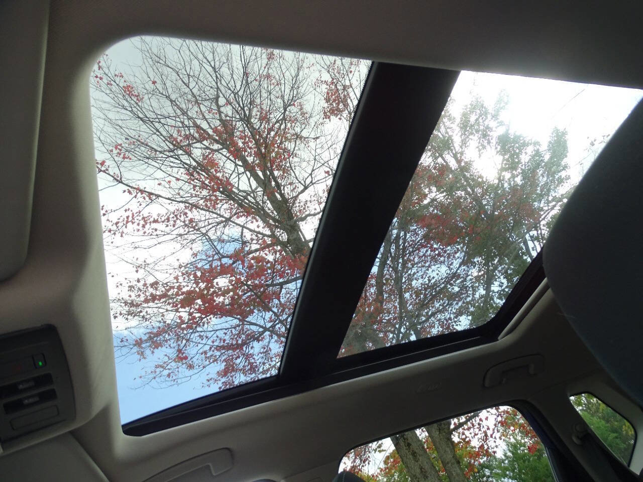 Used 2021 Nissan Rogue SV image 12