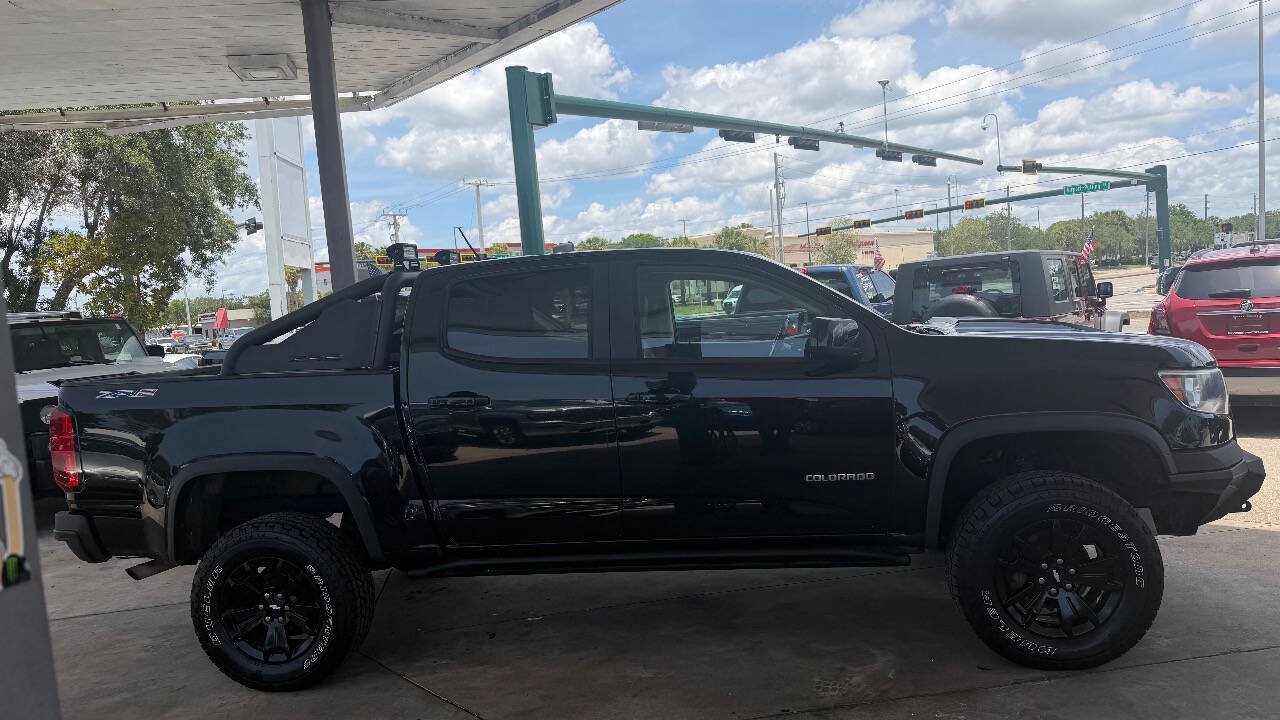 Used 2019 Chevrolet Colorado ZR2 w/ ZR2 Midnight Special Edition AWD/4WD image 4