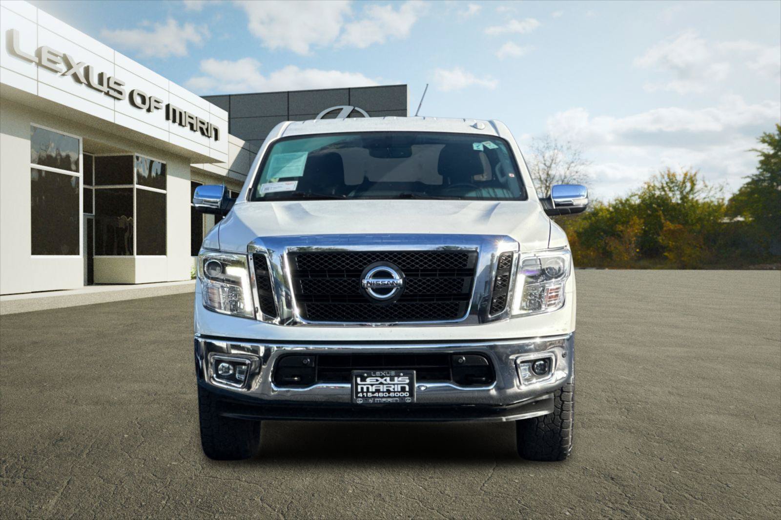 Used 2018 Nissan Titan SL AWD/4WD image 5