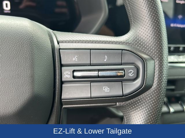 Used 2023 Chevrolet Colorado Trail Boss AWD/4WD image 23