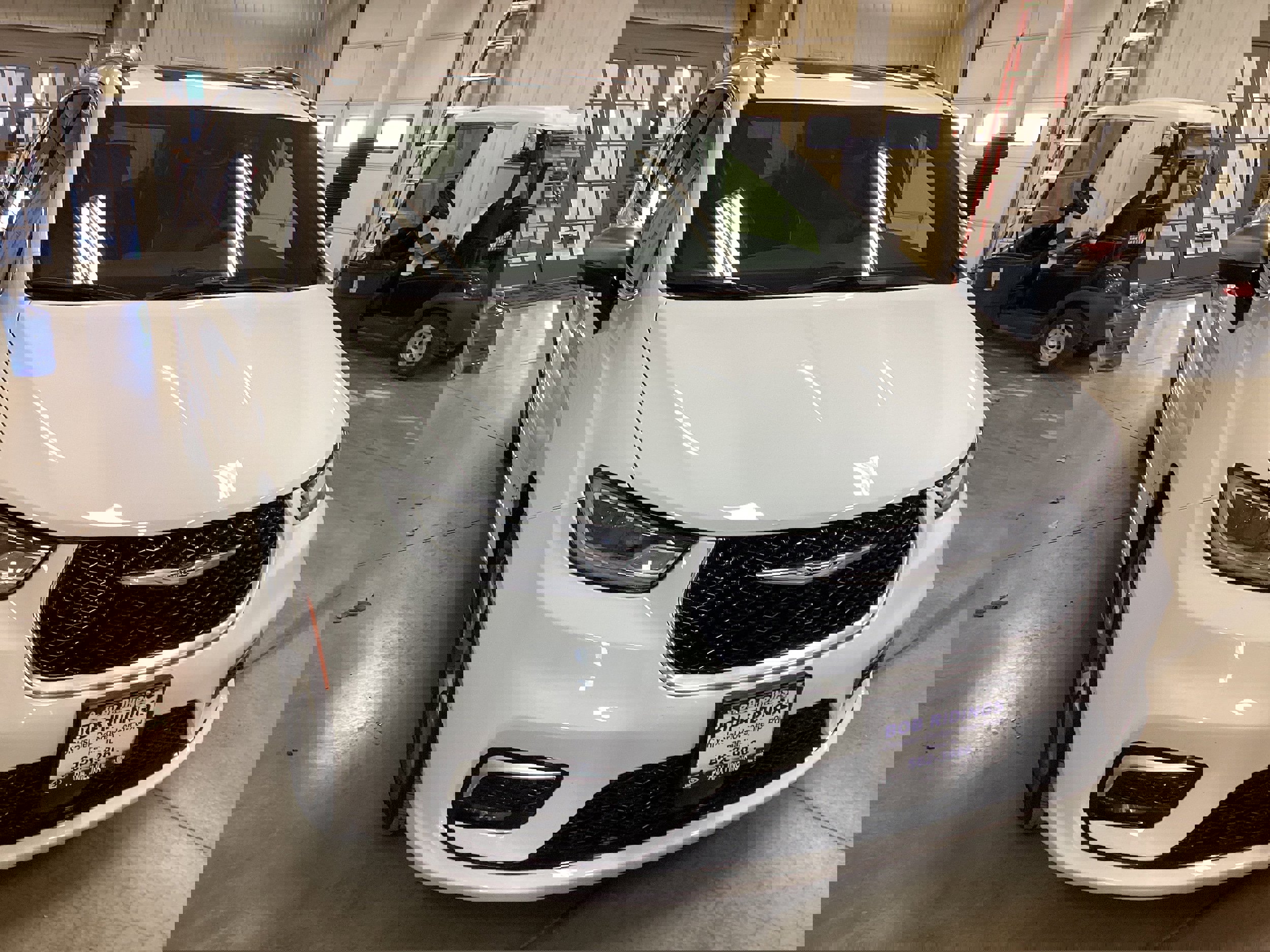 Used 2025 Chrysler Pacifica Pinnacle image 8