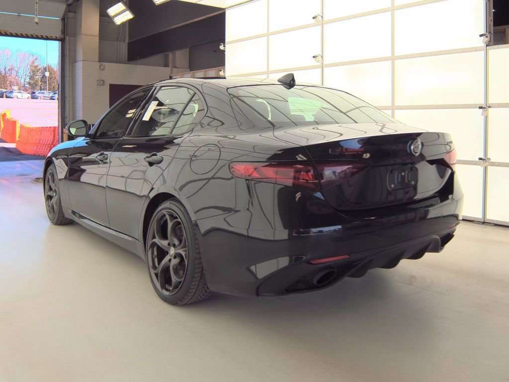 Used 2023 Alfa Romeo Giulia Estrema image 4