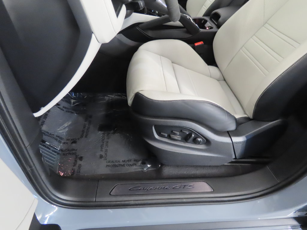 Certified 2026 Porsche Cayenne GTS AWD/4WD image 40