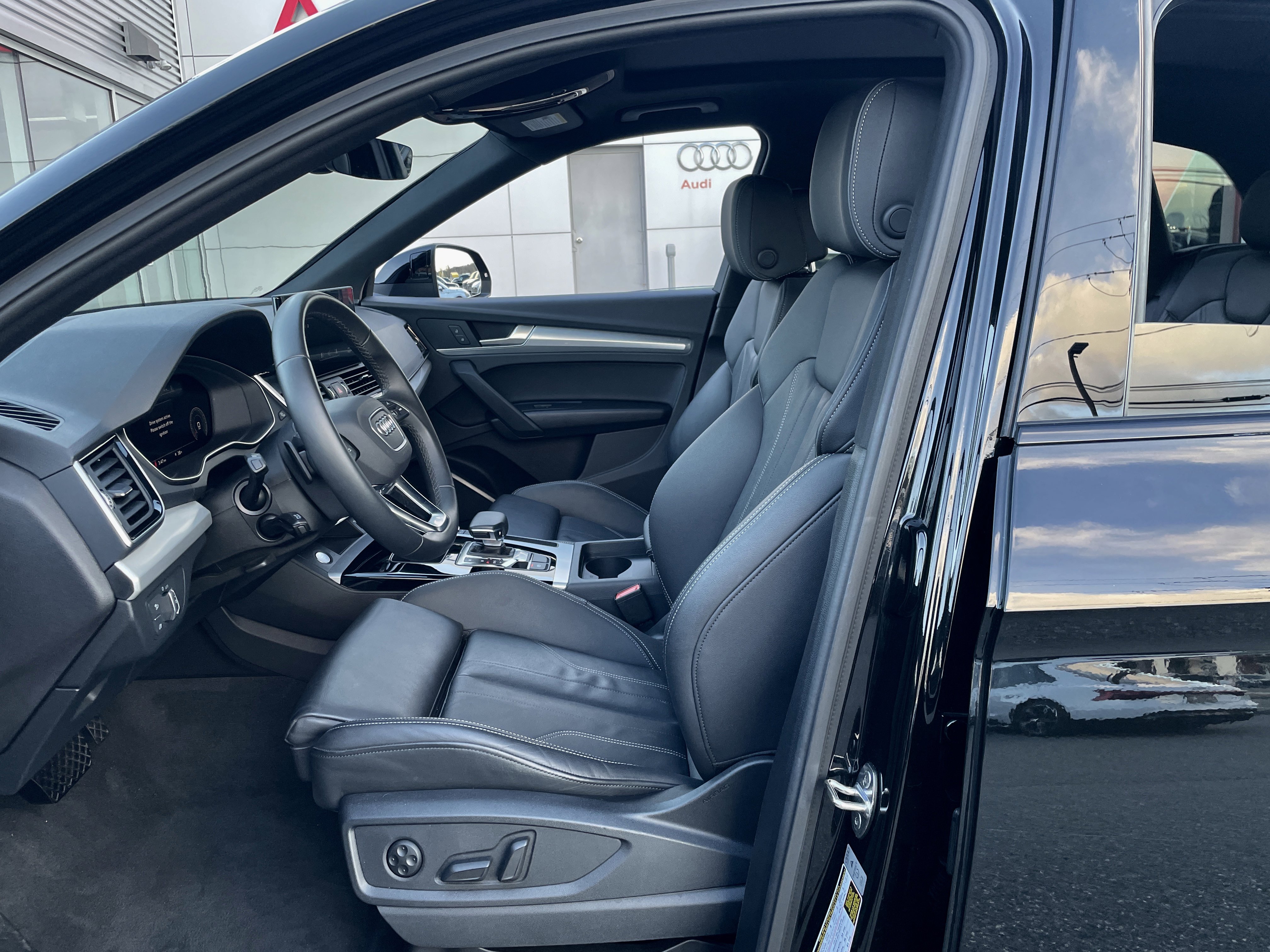 Certified 2025 Audi Q5 2.0T Premium w/ Convenience Plus Package image 7