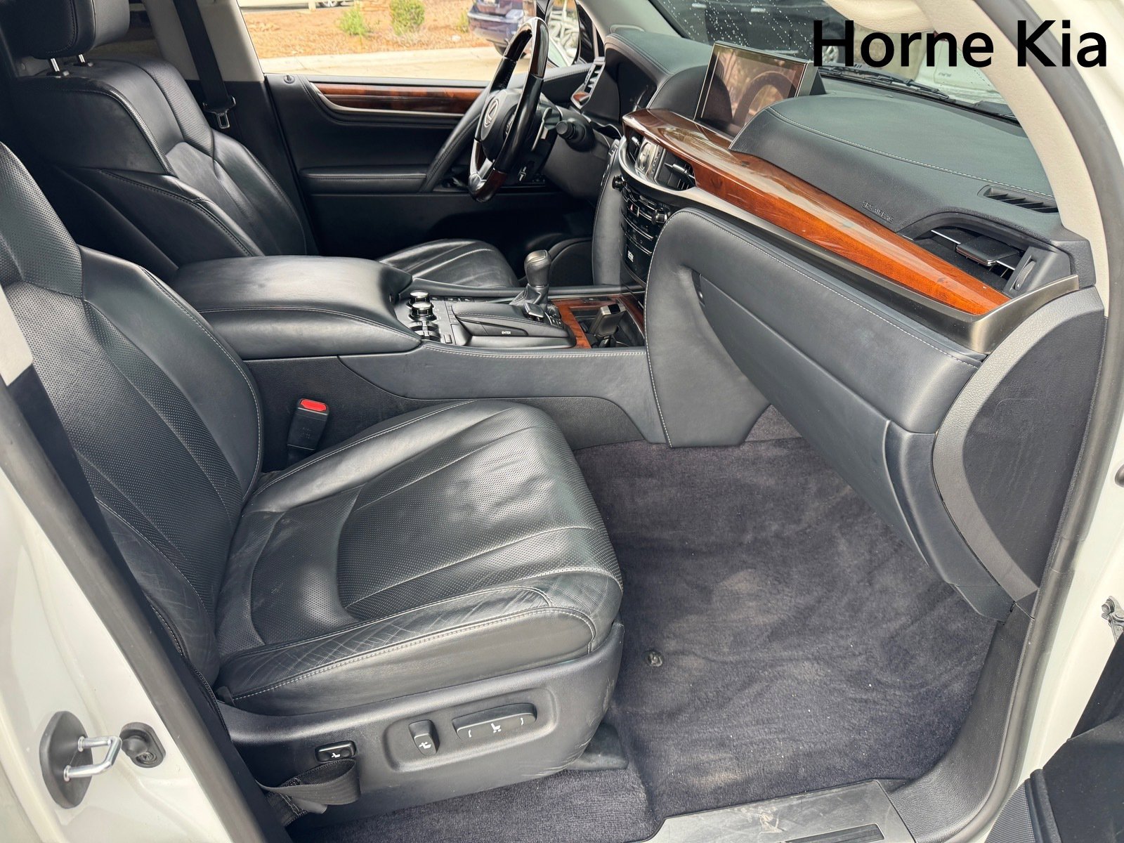 Used 2018 Lexus LX 570 4WD w/ Luxury Package image 25