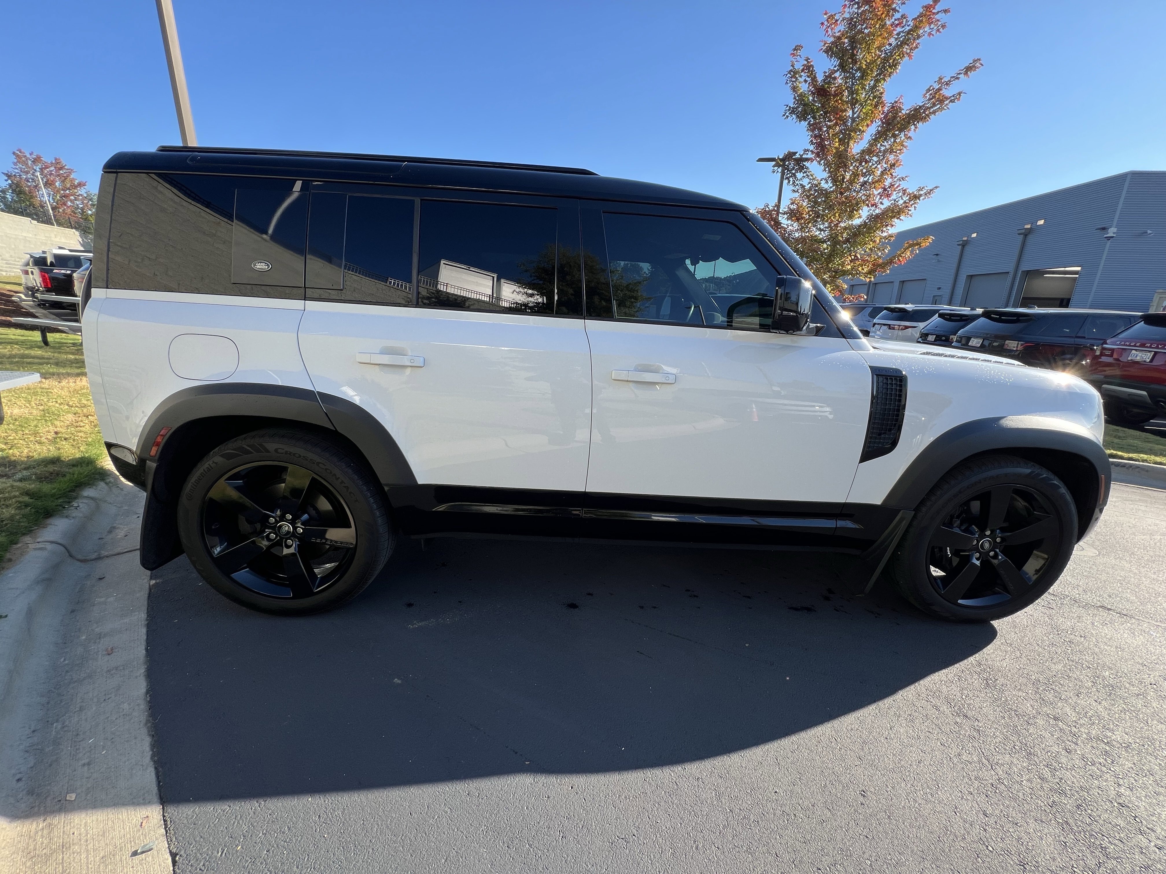 Used 2023 Land Rover Defender 110 X-Dynamic SE image 8