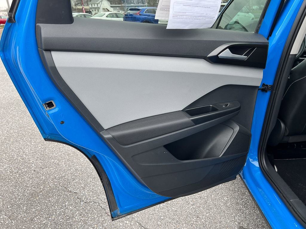 Used 2023 Volkswagen Taos SE image 27