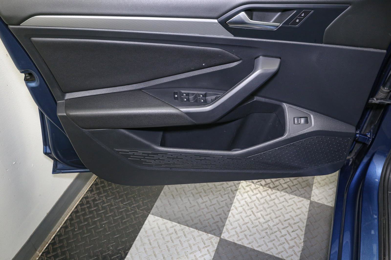 Certified 2019 Volkswagen Jetta SE image 37