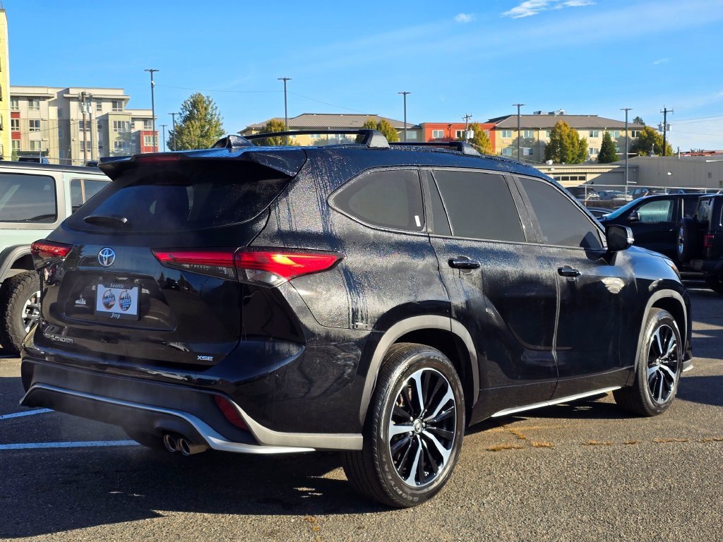 Used 2021 Toyota Highlander XSE FWD image 9
