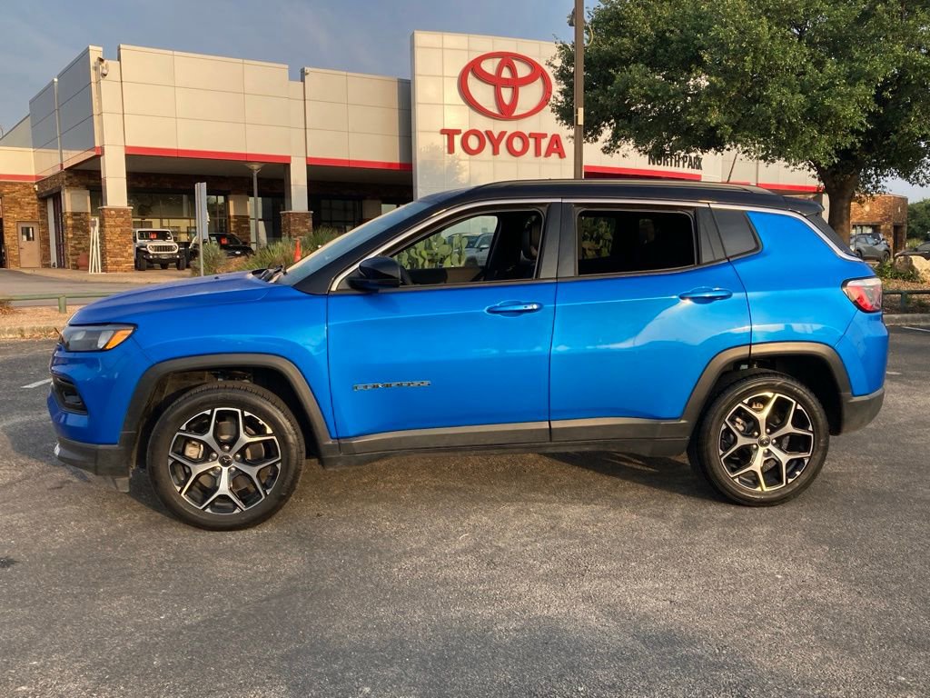 Used 2025 Jeep Compass Limited image 8