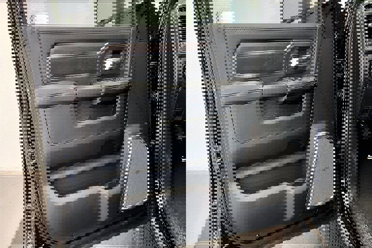 New 2026 RAM 3500 Laramie AWD/4WD image 12