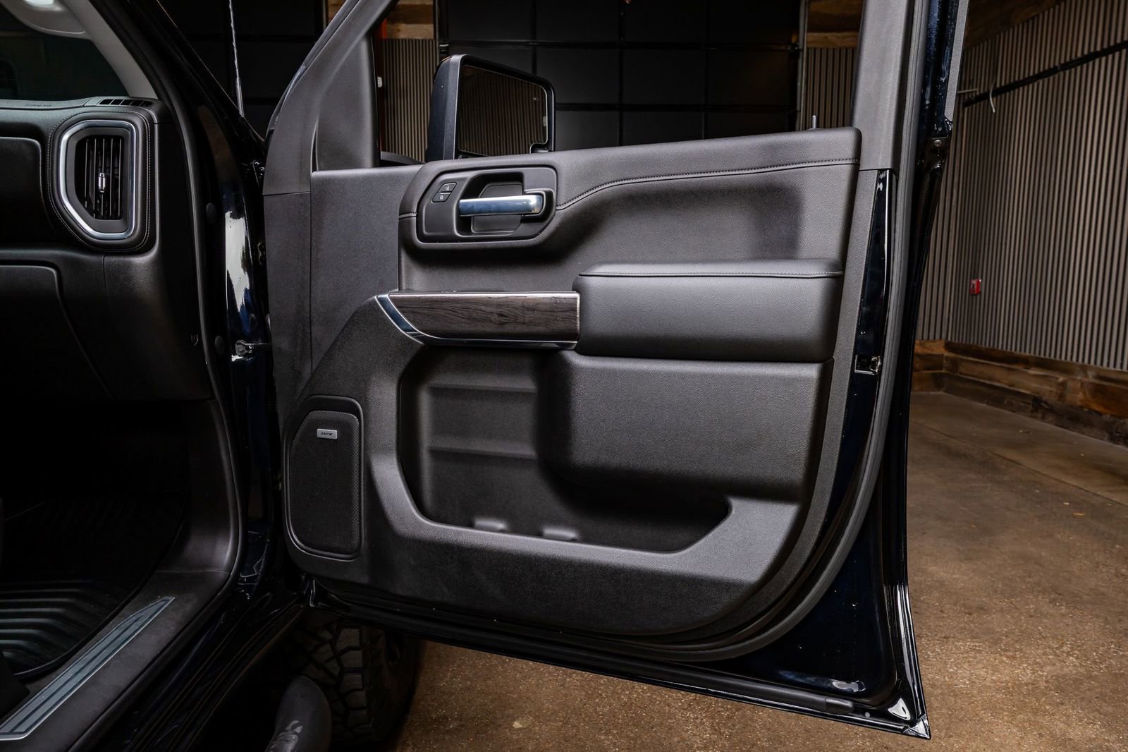 Used 2021 Chevrolet Silverado 2500 LTZ w/ LTZ Plus Package image 36