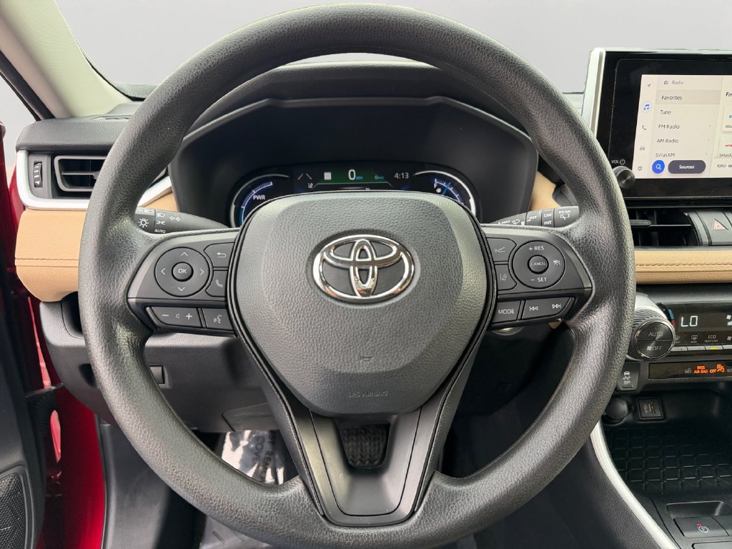 Used 2025 Toyota RAV4 XLE AWD/4WD image 19