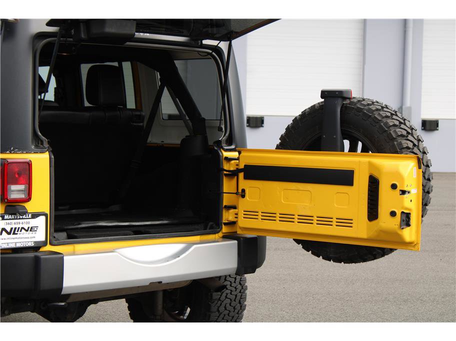 Used 2015 Jeep Wrangler Unlimited Sahara w/ Connectivity Group image 35