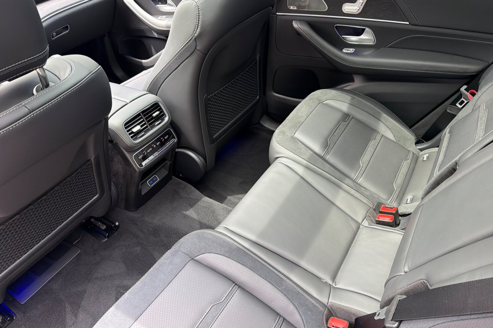 New 2026 Mercedes-Benz GLS 63 AMG 4MATIC image 11