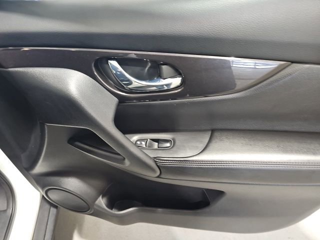 Used 2019 Nissan Rogue SV image 25