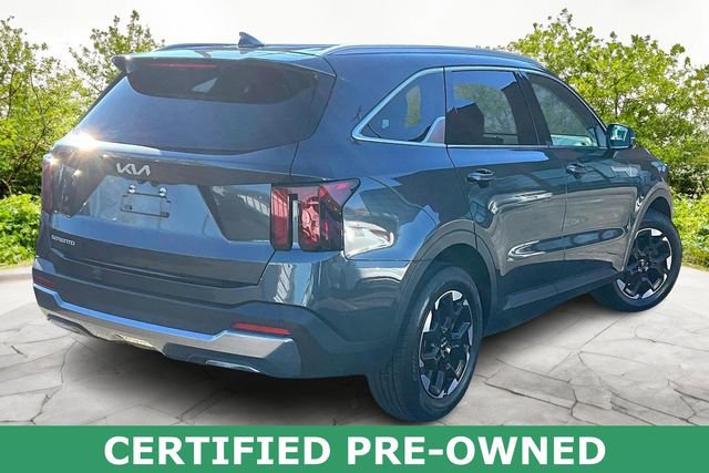 Certified 2025 Kia Sorento S image 2