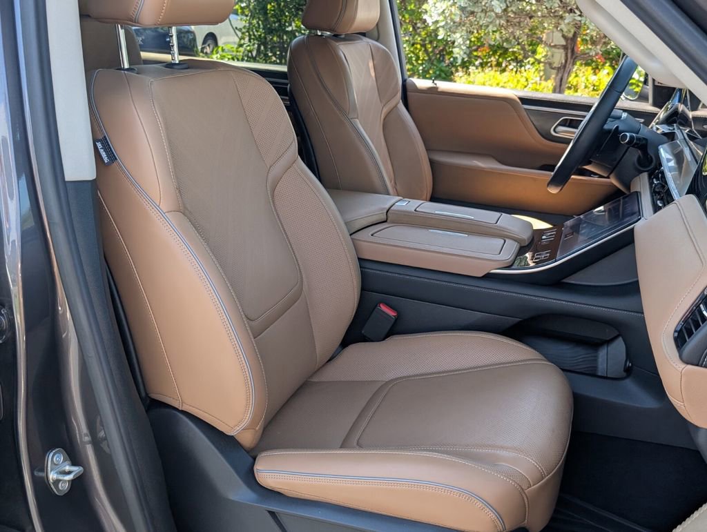 Used 2025 INFINITI QX80 Luxe image 17