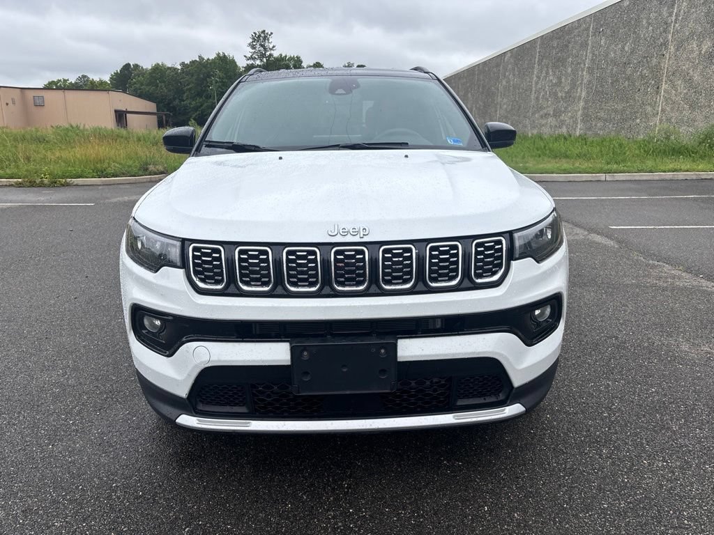 Used 2024 Jeep Compass Limited AWD/4WD image 2