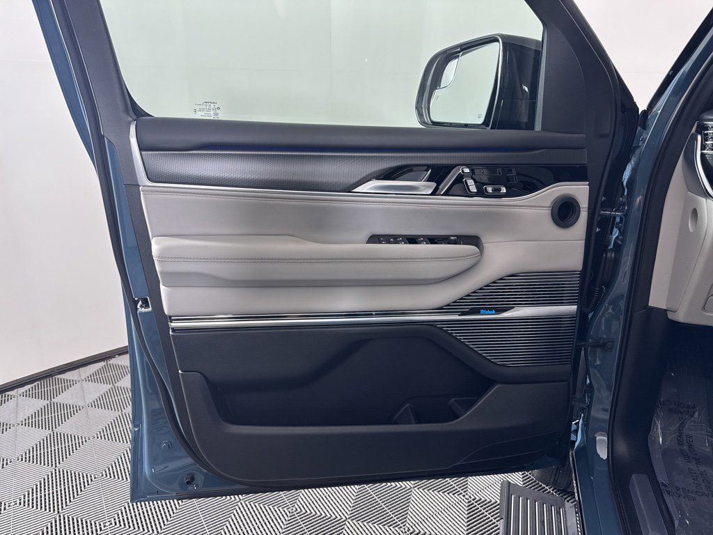 New 2026 Jeep Grand Wagoneer L Summit image 32