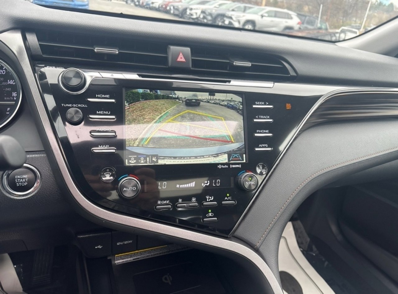Used 2020 Toyota Camry XLE image 11