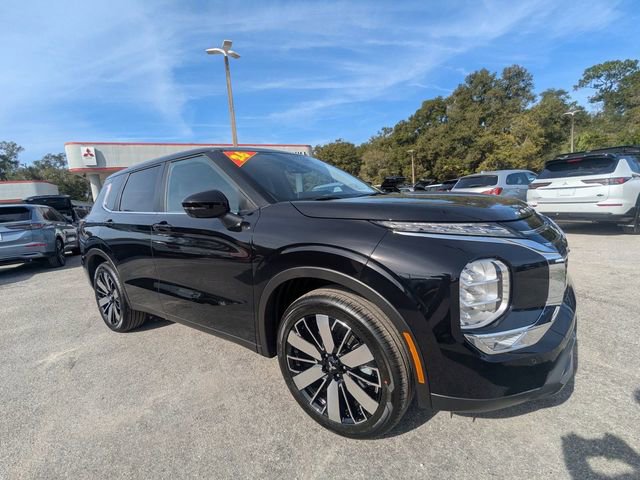 New 2026 Mitsubishi Outlander SE FWD image 2