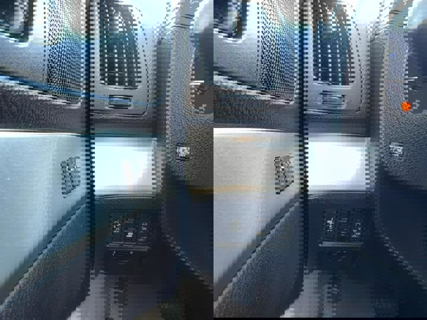 Used 2014 INFINITI Q60 Journey w/ Premium Package image 16