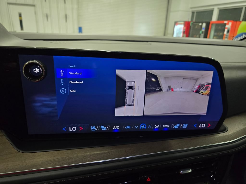Used 2025 Chevrolet Suburban High Country RWD image 27