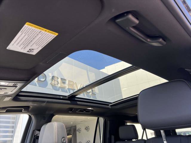 Used 2025 Chevrolet Suburban RST w/ Comfort Package AWD/4WD image 23