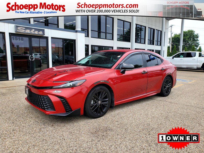 Used 2025 Toyota Camry SE FWD image 1